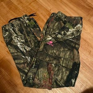 Mossy Oak female hunting pants. L (12/16)